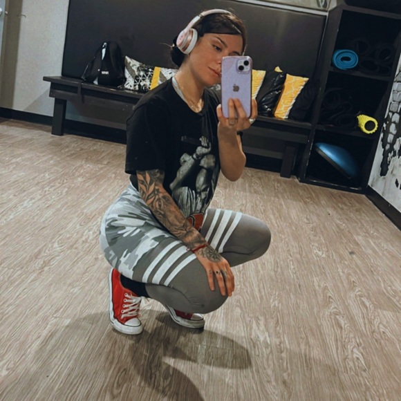 Meet your Posher, Amanda - Picture 3 of 4